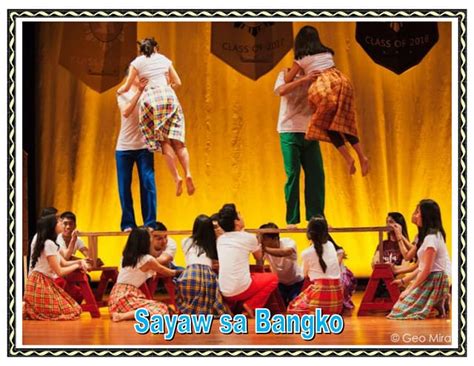 Sayaw ng paghuhubo't hubad .